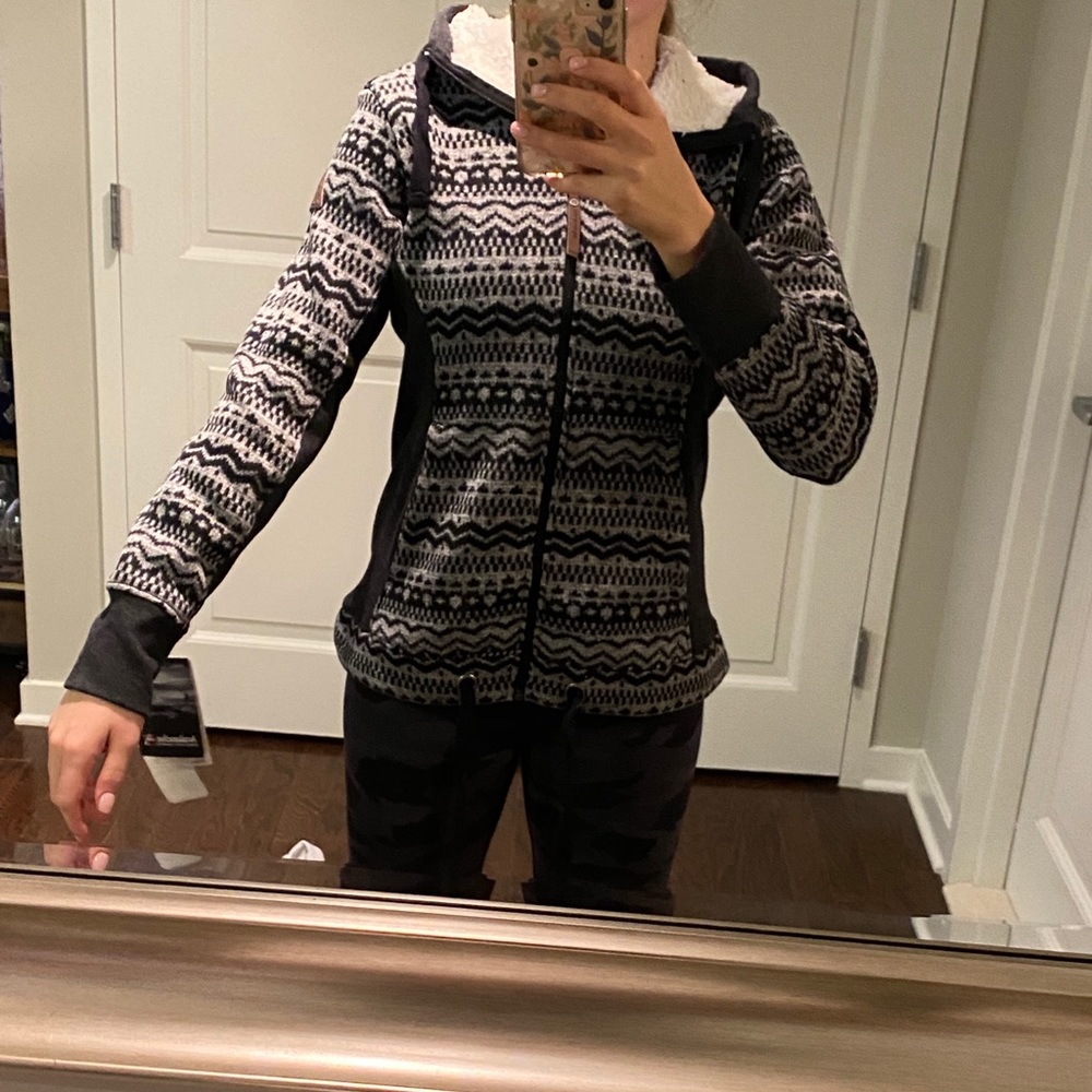 KAVU Long Sleeved Patterned Sweater/Pull Over - Picture 7 of 7